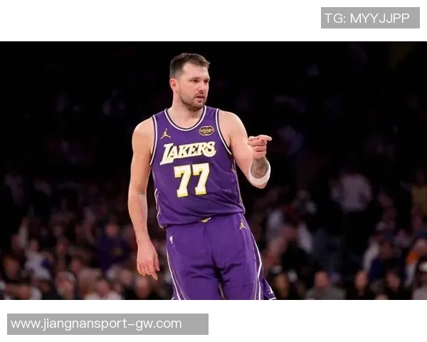 浓眉再次受伤引发担忧奥康纳直言东契奇交易的糟糕程度加剧